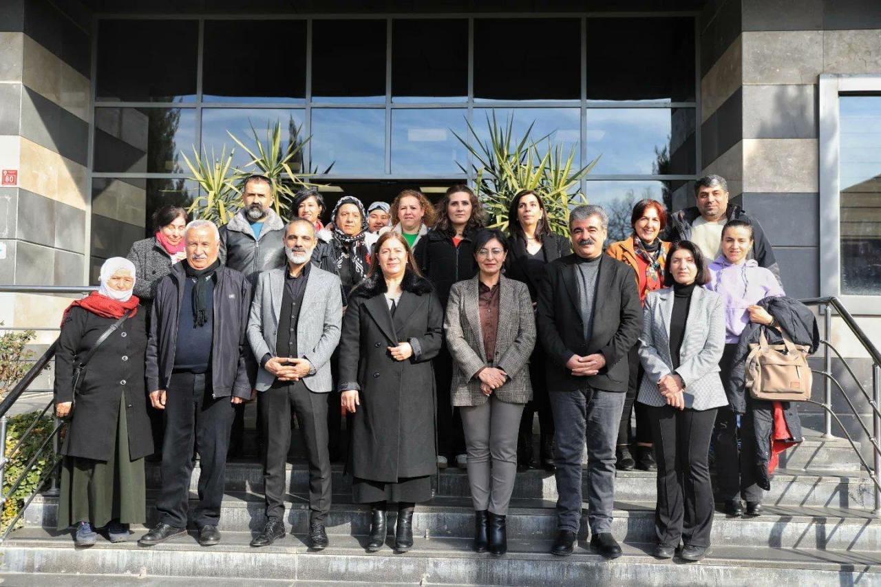 Eş Başkan Ergün ve Akdağ'dan Kayapınar'a Dayanışma Ziyareti
