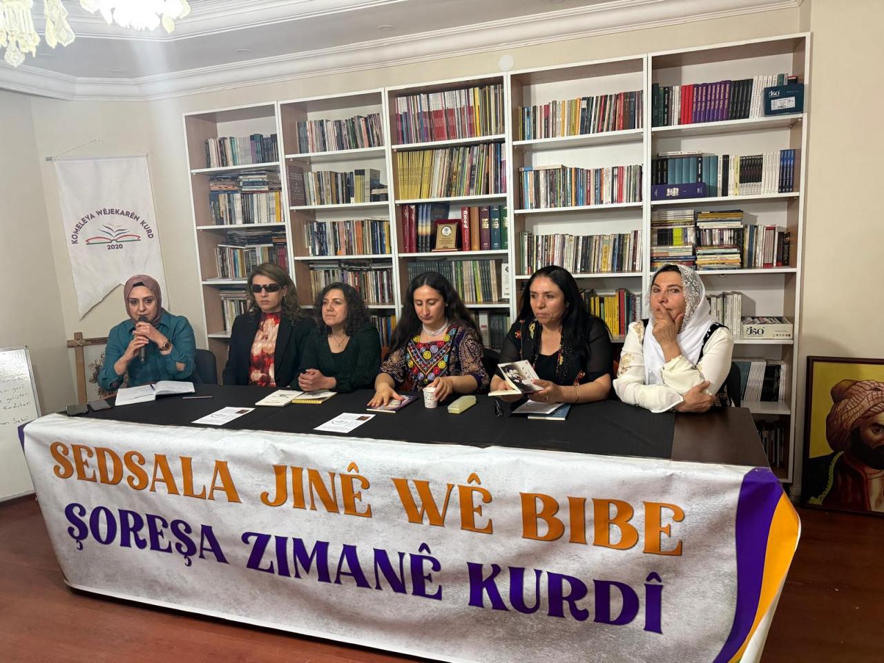 Yenişehir Belediyesi Eş Başkanımız Safiye Akdağ, Edebiyatçı Kürt Kadınlar tarafından düzenlenen şiir