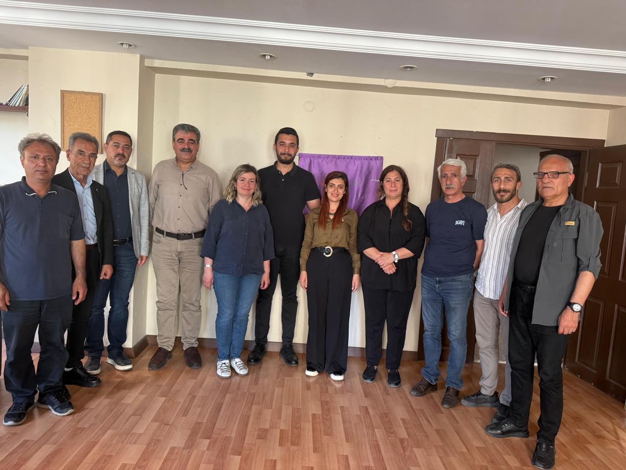 Eş başkanlarımız Safiye Akdağ, Mehmet Ergün ve meclis üyeleri, Mezopotamya Göç İzleme ve Araştırma D