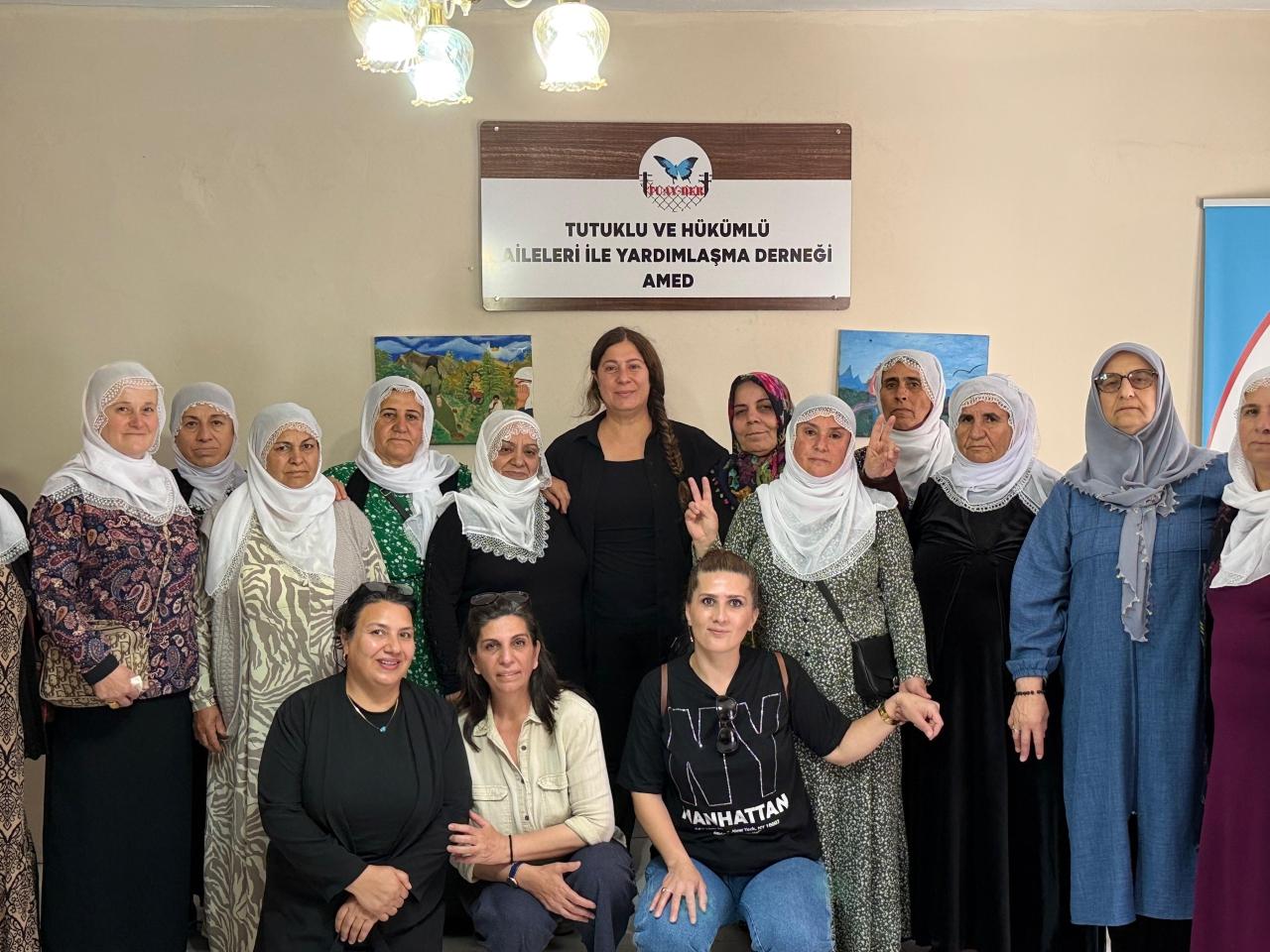 Eş başkanımız Safiye Akdağ ve meclis üyeleri, Tutuklu ve Hükümlü Aileleri ile Yardımlaşma Derneği (T