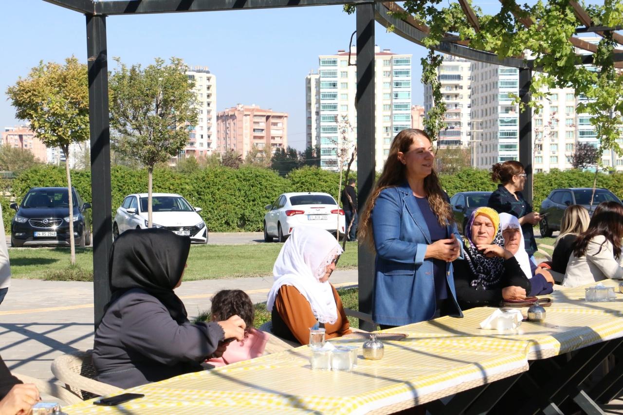 15 Ekim Dünya Kadın Çiftçiler Günü kapsamında, Binevş Kadın Dayanışma Merkezi’nde kadın çiftçilerle 