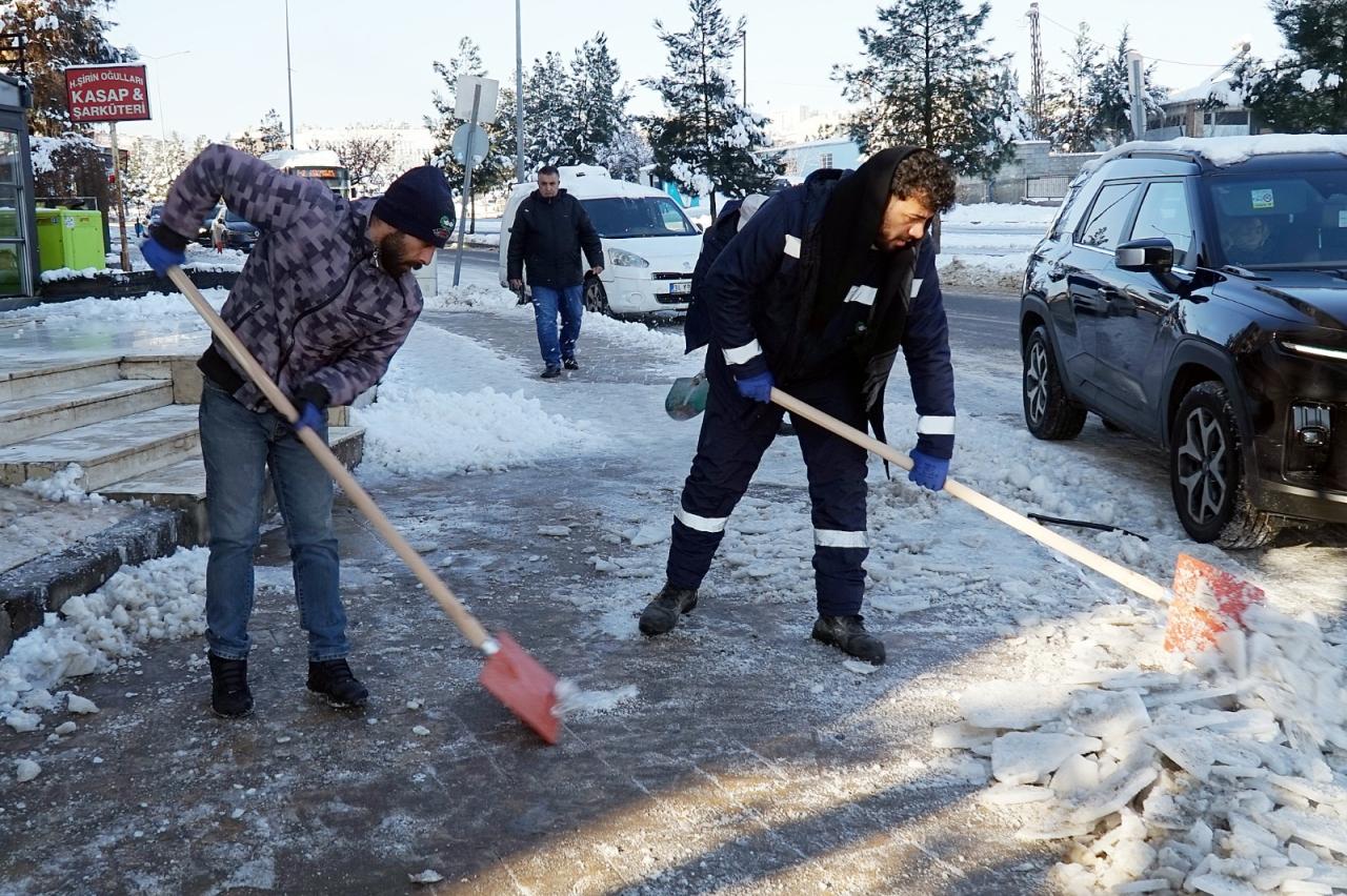 Kar ve Buzlanmaya Karşı Ekiplerimiz Sahada
