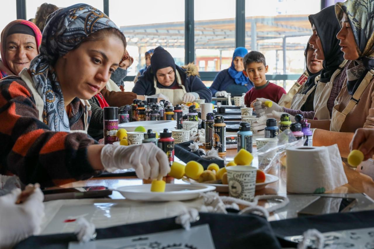 Ben û Sen'deki Kadınlar için Çanta Boyama Atölyesi