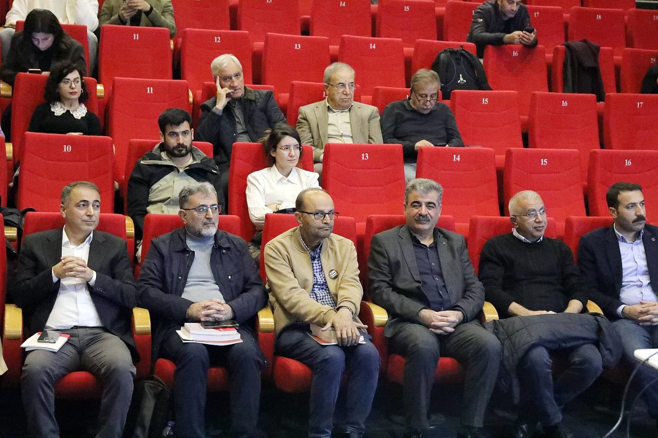 Hevşaredar Ergün beşdarî Panela 'Zimanê Dayikê û Perwerdehiyê' bû