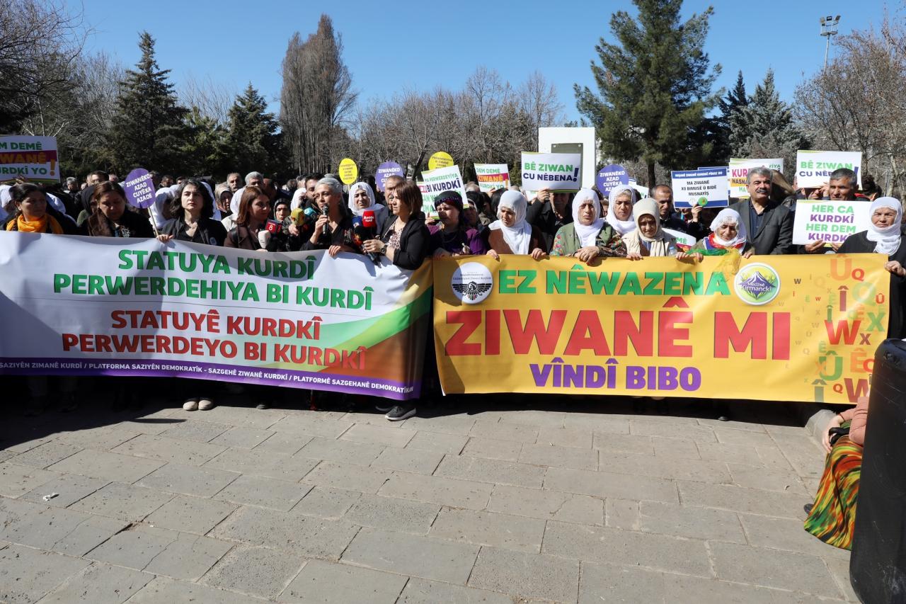 Eşbaşkanımız ve Meclis Üyelerimiz 21 Şubat Anadil Yürüyüşüne Katıldı
