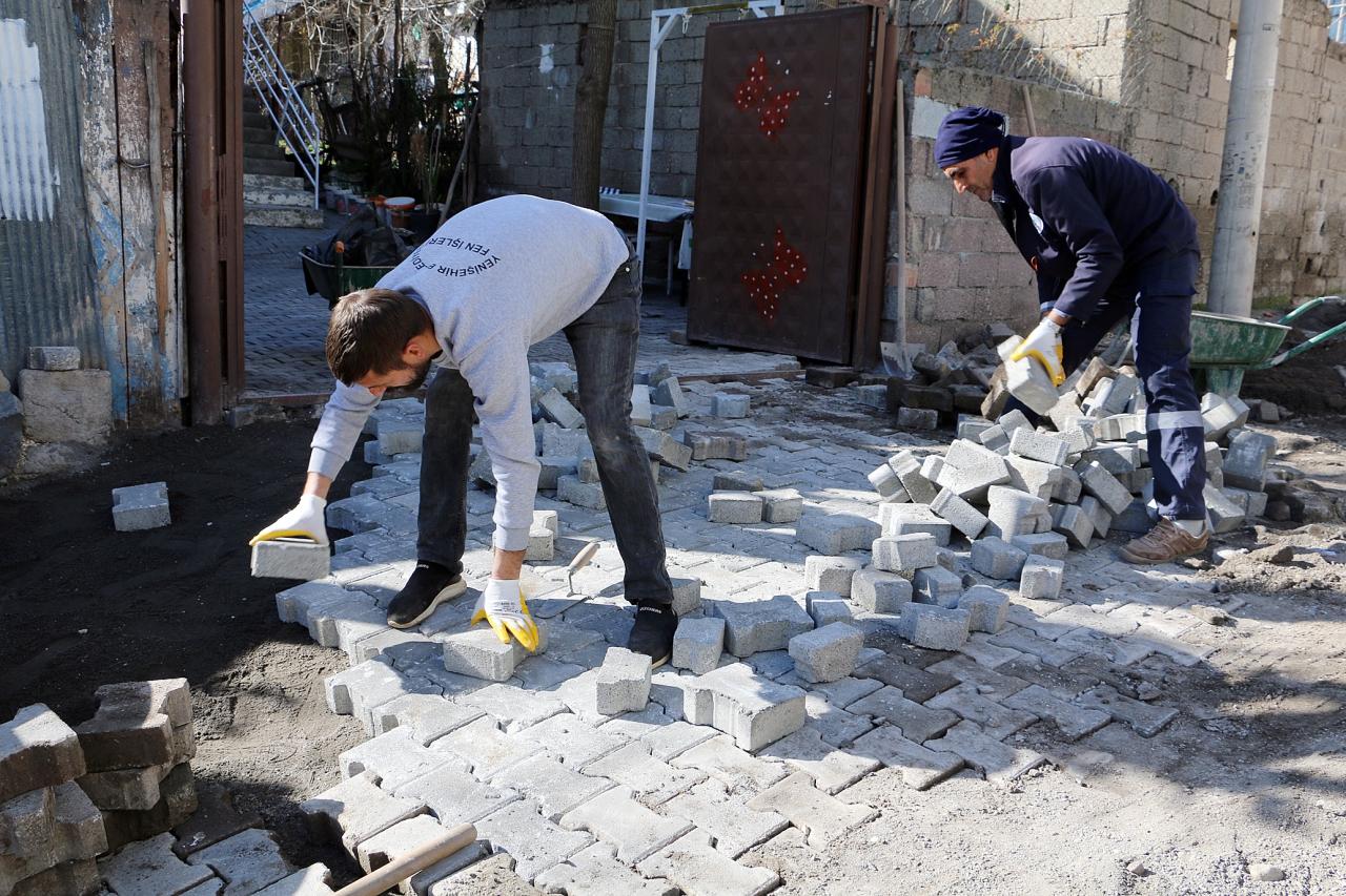 Mahallerimizde Kaldırımlar Yenileniyor, Ulaşım Rahatlıyor