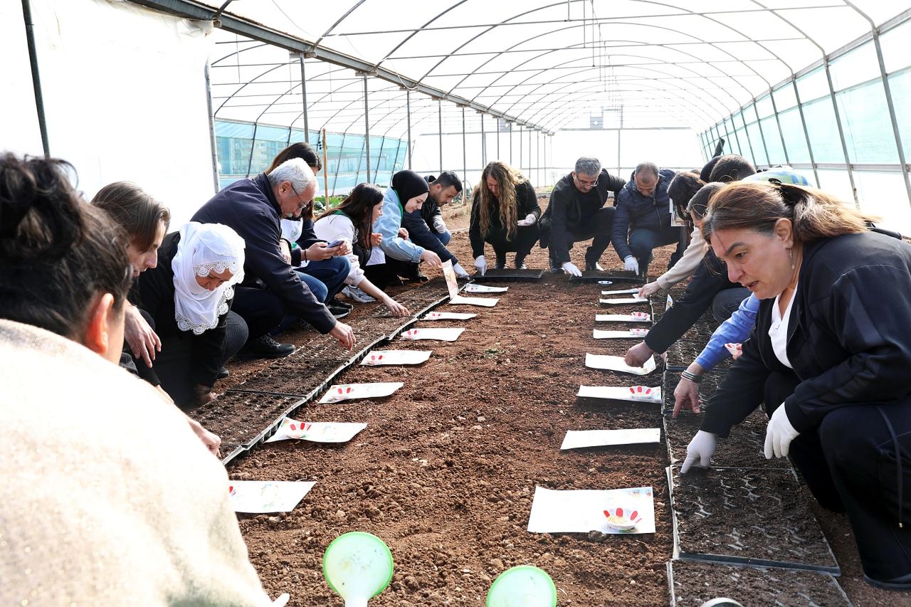 ZMO Genç Üyelerine Nev Bahçe’de Uygulamalı Tohum Ekimini