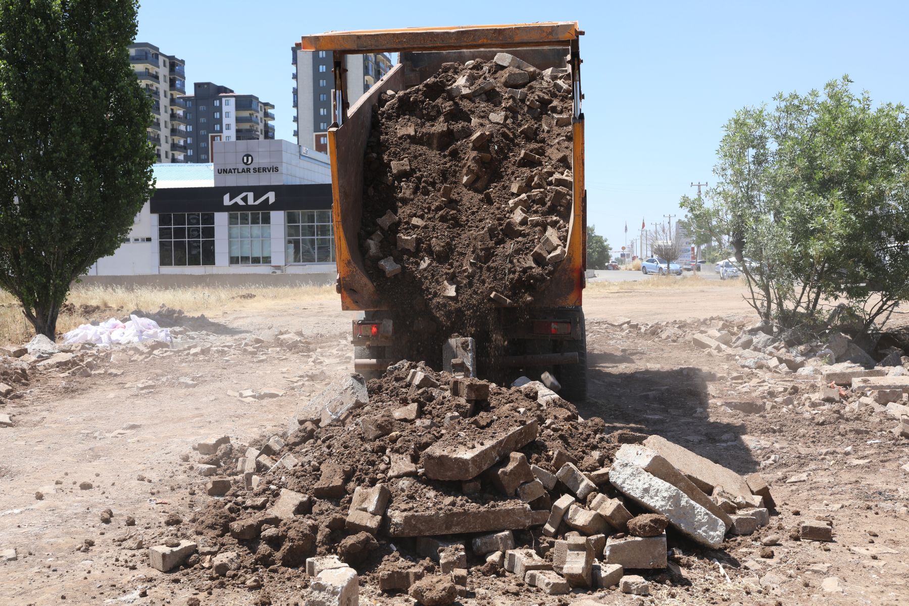 Belediyemizden Elazığ Bulvarı Trafiğini Rahatlatacak Yeni Servis Yolu
