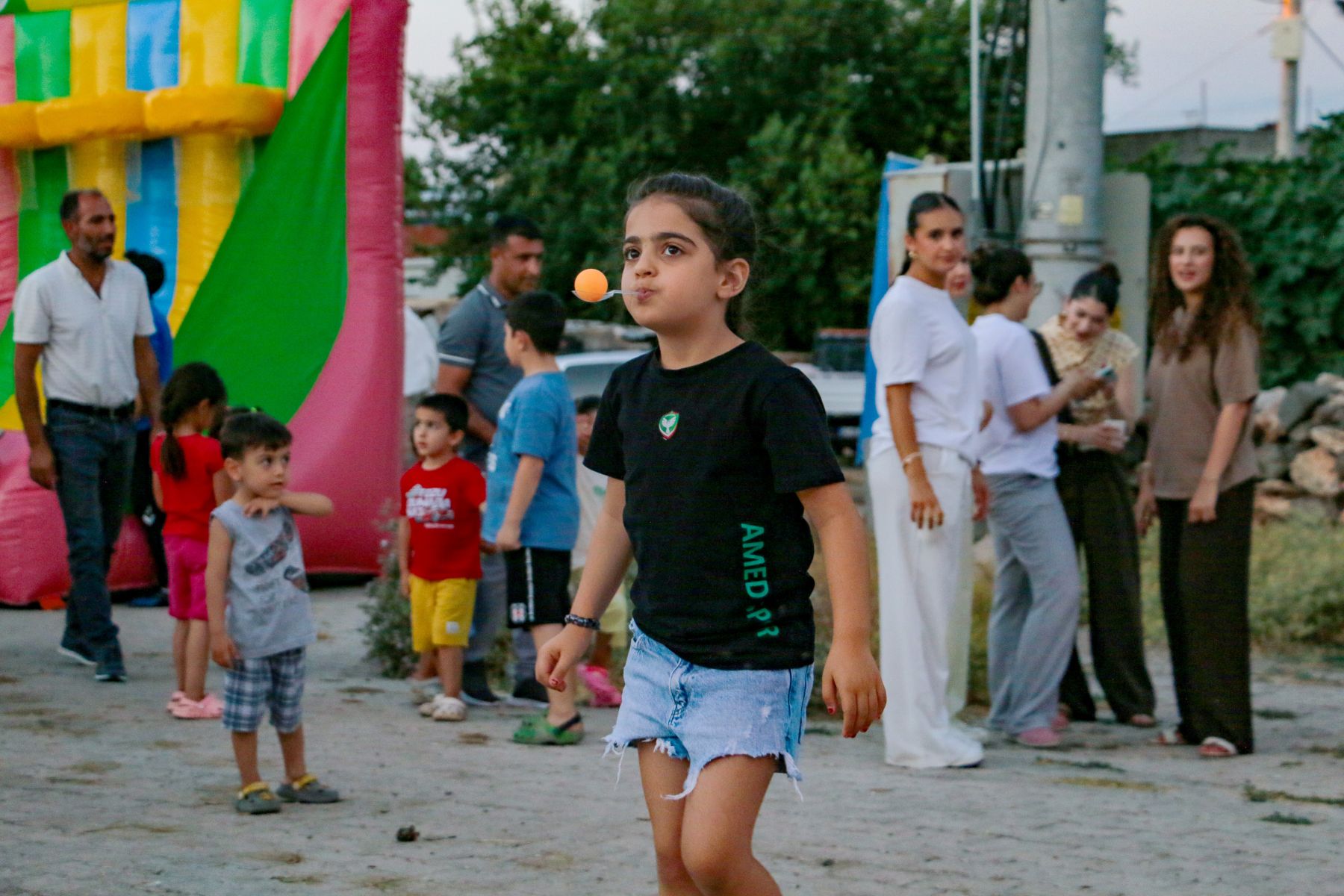 Uluslararası Genç Kadın Heyeti, Belediyemizin Akinciyan (Ekinciler) Mahallesi Şenliğinde Çocuklarla Buluştu