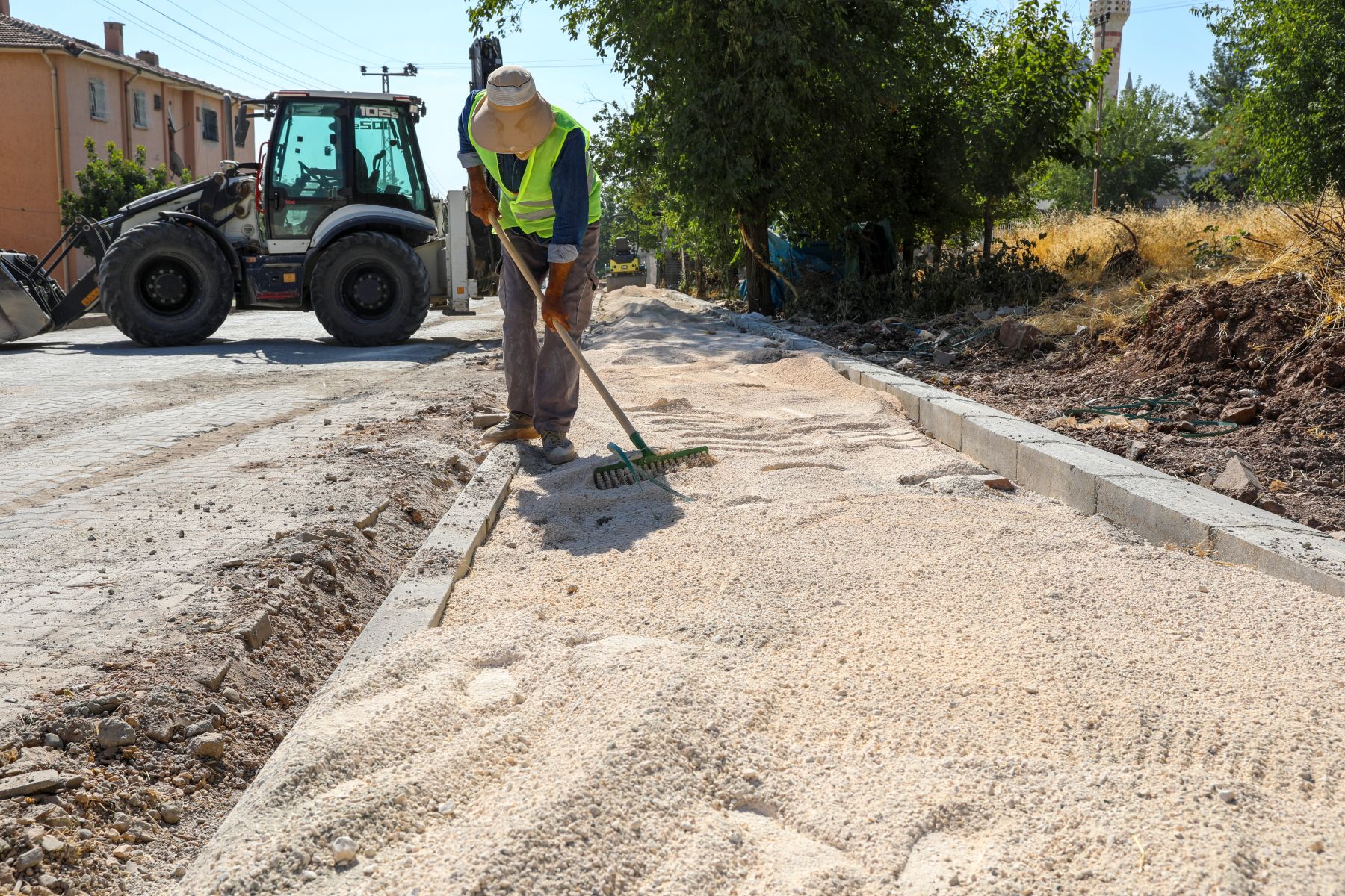 Gürdoğan Mahallesi’nde Yol ve Kaldırım Çalışması