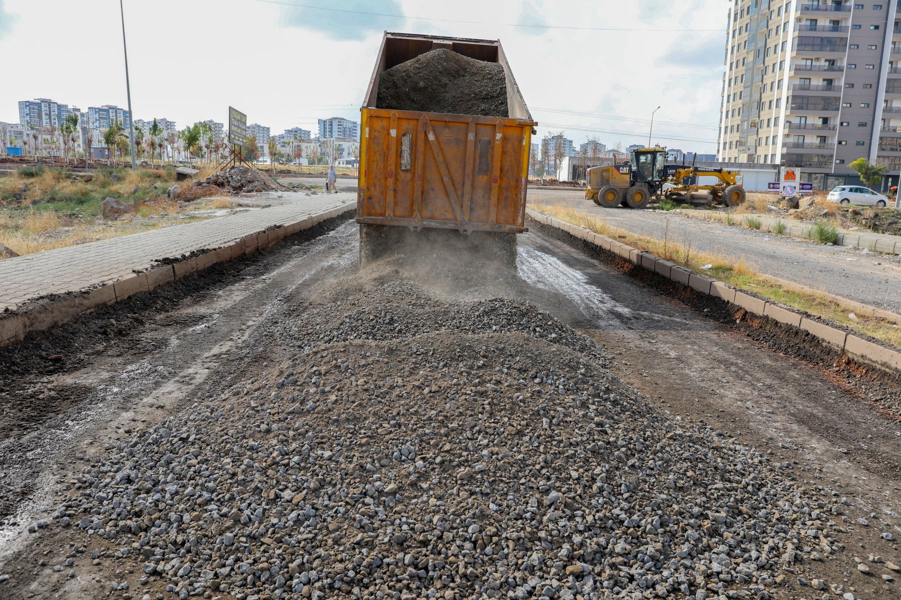 Dökmektaş ve Uçkuyular’da Yol İyileştirme Çalışması