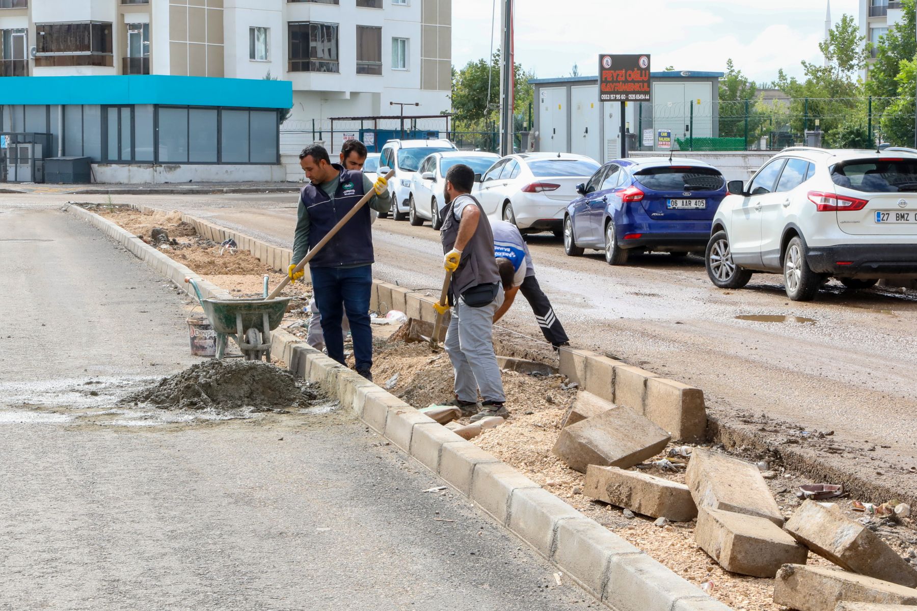 Üçkuyular’da Orta Refüjlerde Bakım ve Onarım Çalışması